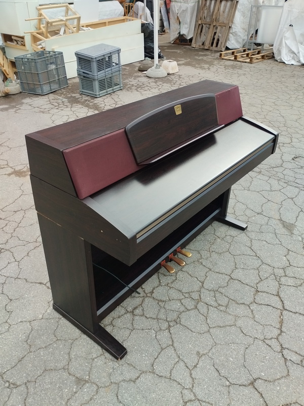 piano digital yamaha clavinova 98.3x137x56 1u